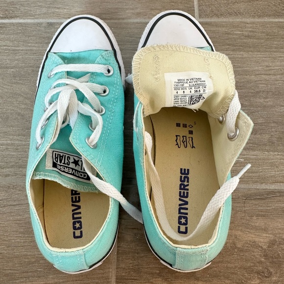 Converse - Picture 2 of 3